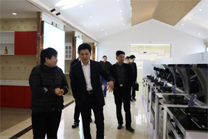 嵊州市長嚴鋼蒞臨指導(dǎo)，帥豐謹記叮囑，2019繼續(xù)領(lǐng)航嵊州廚電行業(yè)發(fā)展！