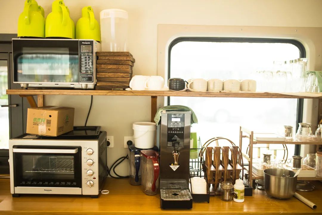 一部煥新家│傳統(tǒng)三件套已經(jīng)落伍，現(xiàn)在廚房流行這樣裝