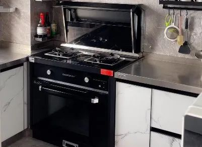 他的廚房選擇了帥豐集成灶，讓孩子體會到一位父親的濃濃愛意