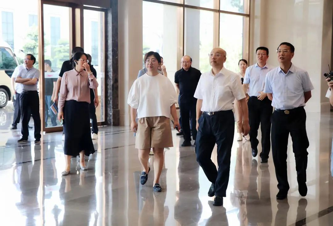 浙江省政協(xié)領導蒞臨帥豐集成灶“節(jié)能智慧工廠”參觀調研 浙江省政協(xié)領導蒞臨帥豐集成灶“節(jié)能智慧工廠”參觀調研