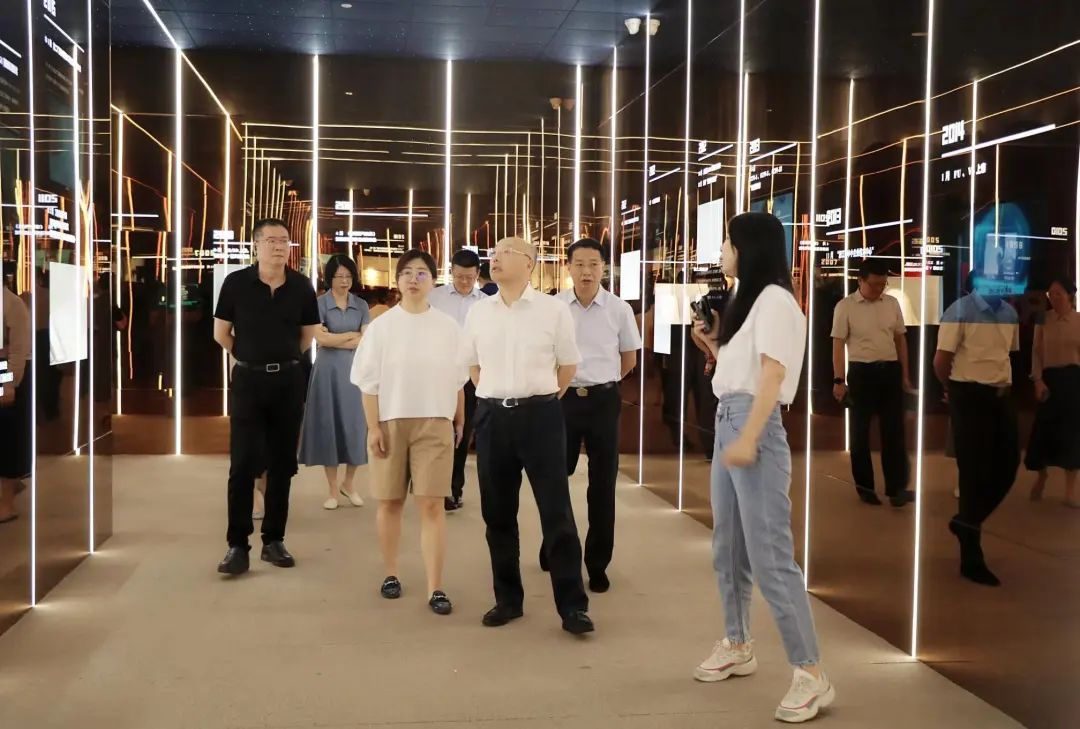 浙江省政協(xié)領導蒞臨帥豐集成灶“節(jié)能智慧工廠”參觀調研 浙江省政協(xié)領導蒞臨帥豐集成灶“節(jié)能智慧工廠”參觀調研