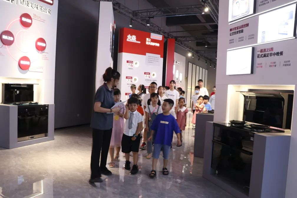 帥豐集成灶組織小美食家DIY趣游記活動(dòng)，在勞動(dòng)中尋找快樂(lè)