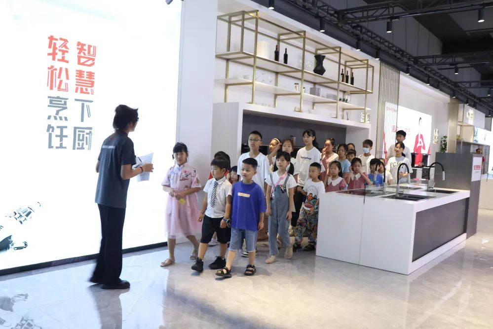 帥豐集成灶組織小美食家DIY趣游記活動(dòng)，在勞動(dòng)中尋找快樂(lè)