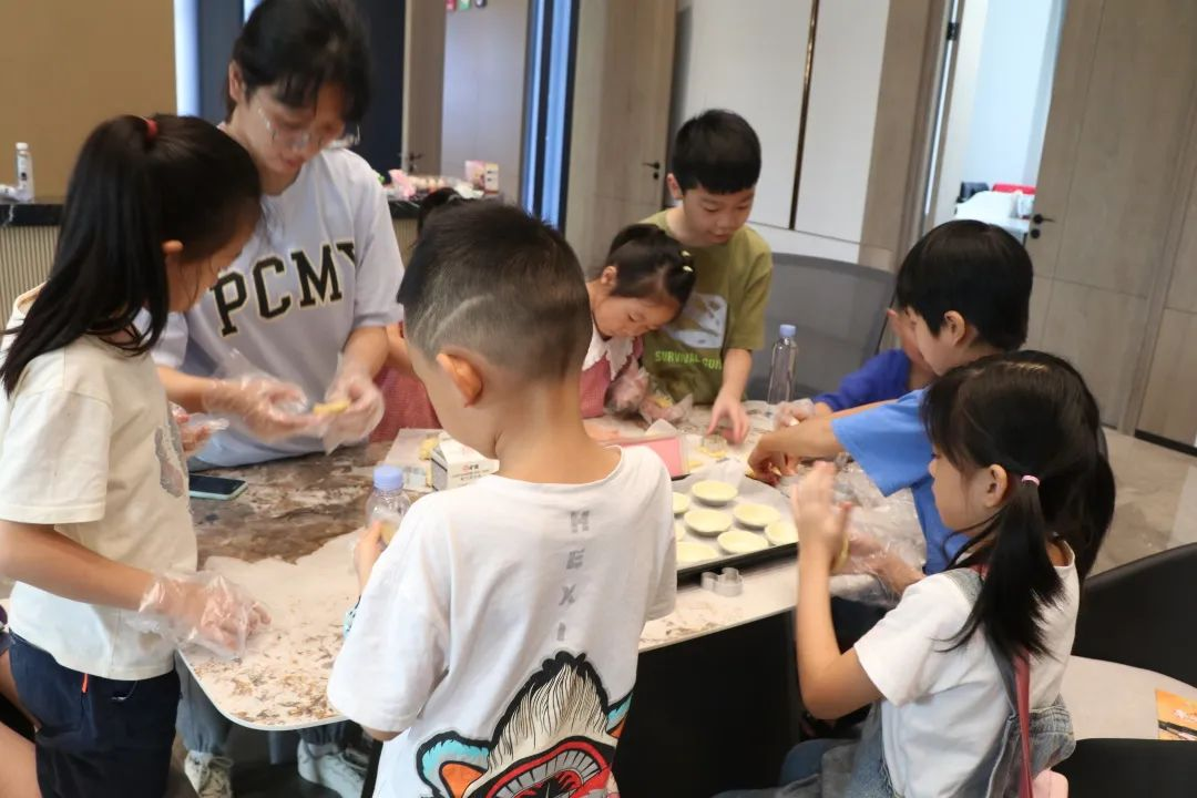 帥豐集成灶組織小美食家DIY趣游記活動(dòng)，在勞動(dòng)中尋找快樂(lè)