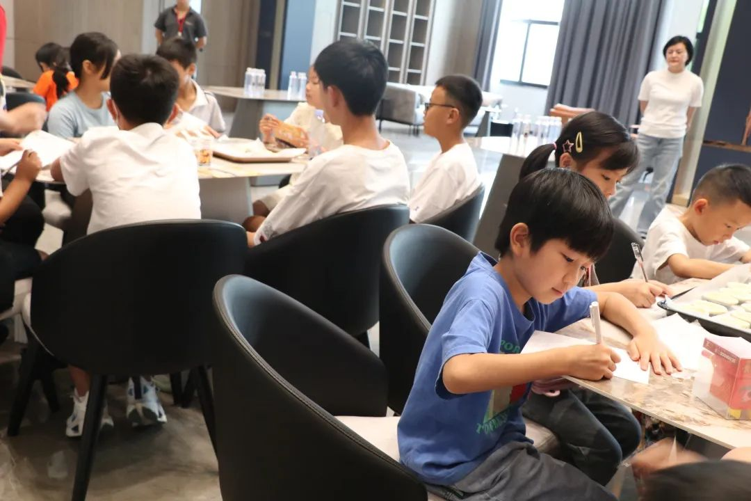 帥豐集成灶組織小美食家DIY趣游記活動(dòng)，在勞動(dòng)中尋找快樂(lè)