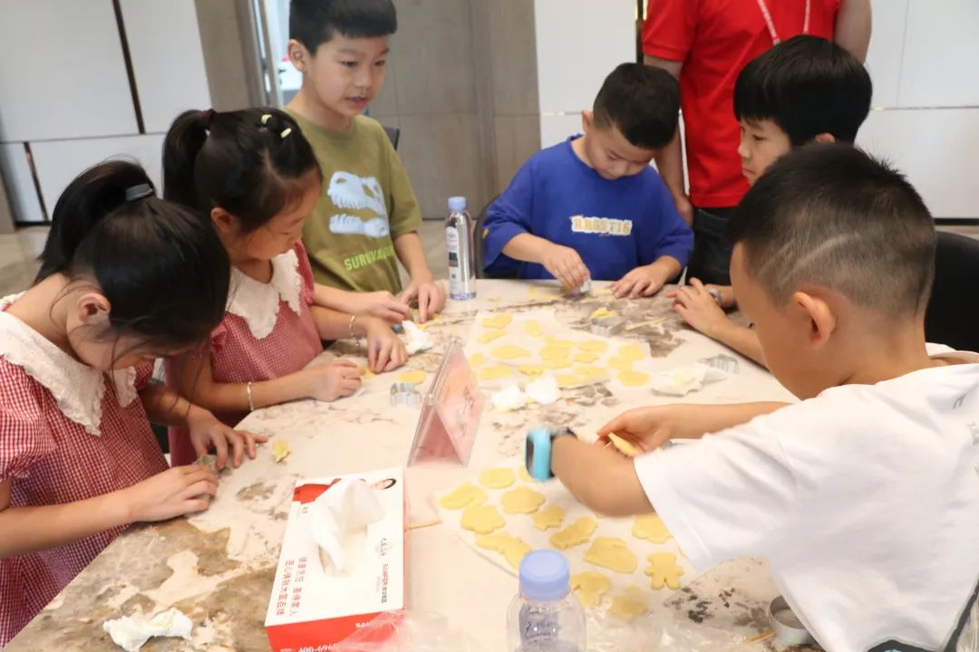 帥豐集成灶組織小美食家DIY趣游記活動(dòng)，在勞動(dòng)中尋找快樂(lè)