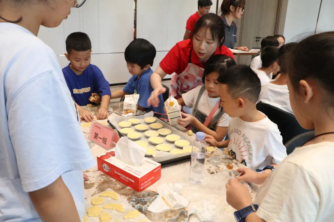 帥豐集成灶組織小美食家DIY趣游記活動(dòng)，在勞動(dòng)中尋找快樂(lè)