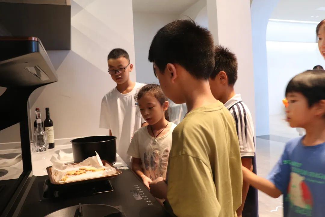 帥豐集成灶組織小美食家DIY趣游記活動(dòng)，在勞動(dòng)中尋找快樂(lè)