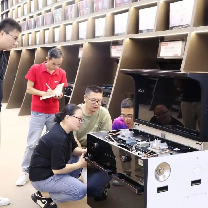 浙江省燃?xì)饩邊f(xié)會(huì)秘書長一行到訪集成灶品牌帥豐電器參觀調(diào)研