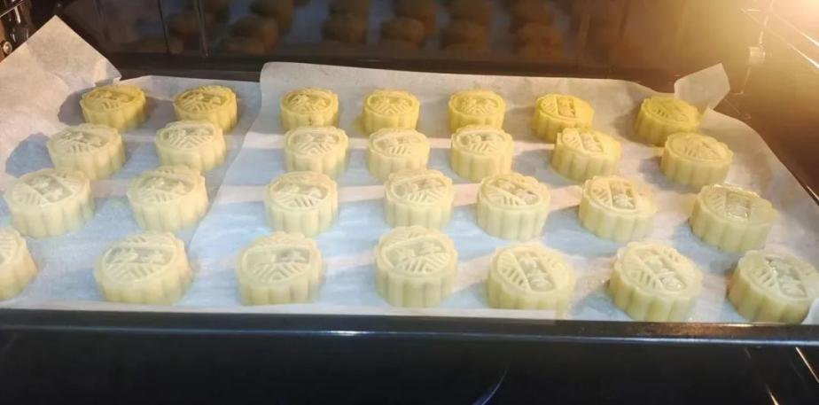 帥豐集成灶風(fēng)火輪蒸烤箱烤制的花式月餅，盡享中秋團圓味！