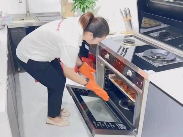 帥豐集成灶風(fēng)火輪蒸烤箱烤制的花式月餅，盡享中秋團圓味！