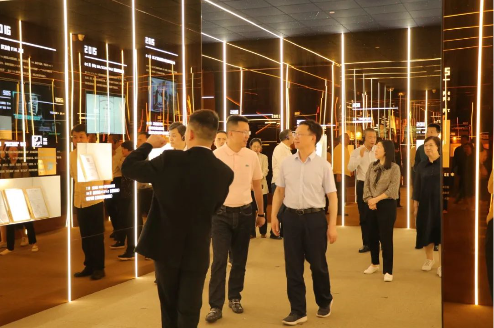 荊州市人大常委會(huì)黨組副書記、副主任鄧應(yīng)軍一行蒞臨帥豐調(diào)研指導(dǎo)，助力企業(yè)更好更快發(fā)展！