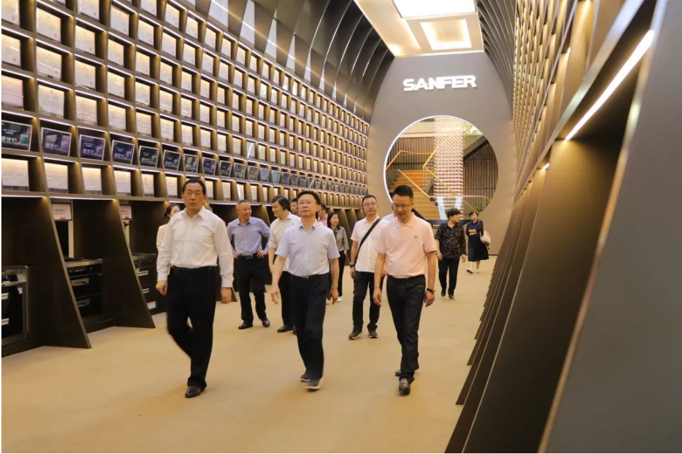 荊州市人大常委會黨組副書記、副主任鄧應(yīng)軍一行蒞臨帥豐調(diào)研指導(dǎo)，助力企業(yè)更好更快發(fā)展！