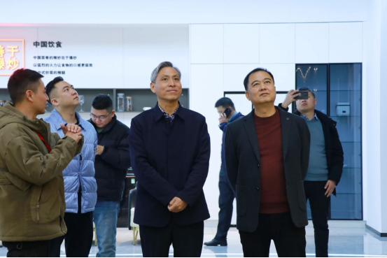 爭創(chuàng)新高，共促發(fā)展！安徽省固鎮(zhèn)縣委書記沈明舉一行蒞臨帥豐電器參觀調(diào)研