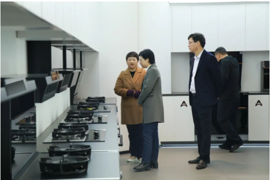 快訊 | 嵊州市委副書記、市長潘超英，副市長郭偉鋒一行蒞臨帥豐電器參觀調(diào)研