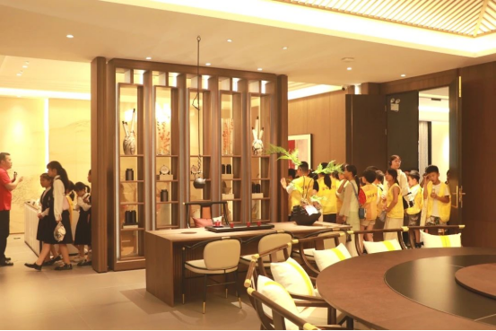 董事長商若云攜手舉辦愛心夏令營活動(dòng)，點(diǎn)亮孩子們的精彩暑期！