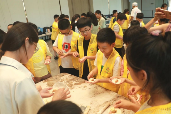 董事長商若云攜手舉辦愛心夏令營活動(dòng)，點(diǎn)亮孩子們的精彩暑期！