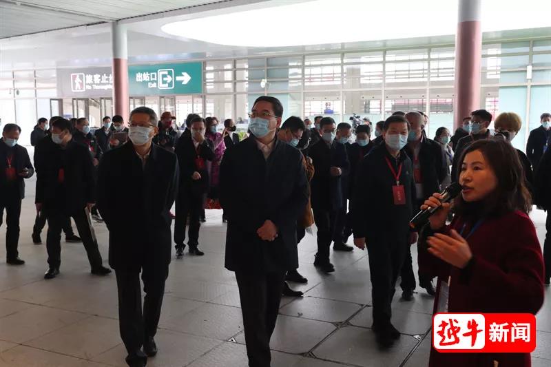 今天上午，杭臺高速鐵路正式通車