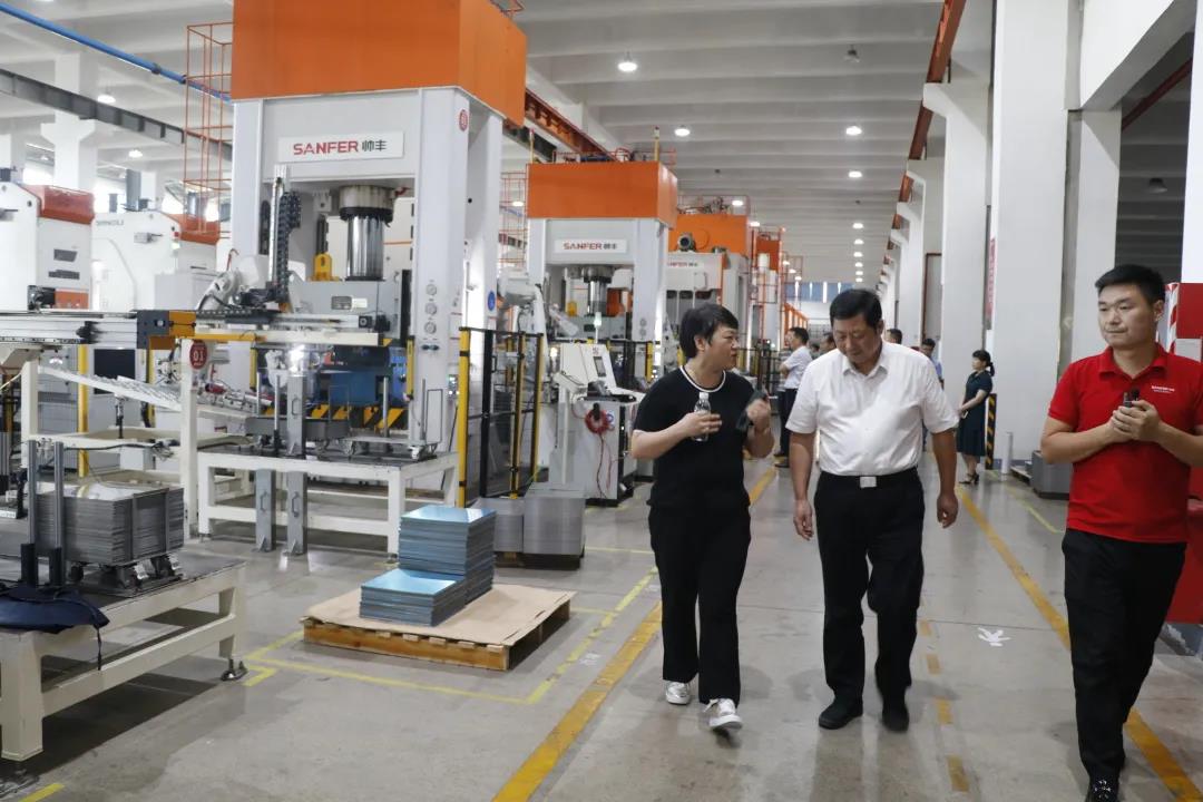 大國品牌|紹興市人大常委會(huì)主任譚志桂一行走訪帥豐電器，大力稱贊帥豐實(shí)力