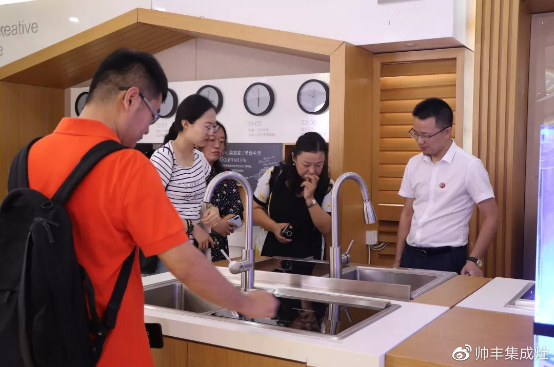 帥豐接受整體廚房考察，共寫行業(yè)未來新篇章!