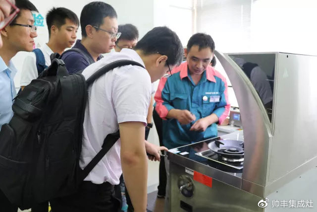 中國(guó)集成灶考察團(tuán)蒞臨帥豐，專業(yè)品質(zhì)贏盛贊