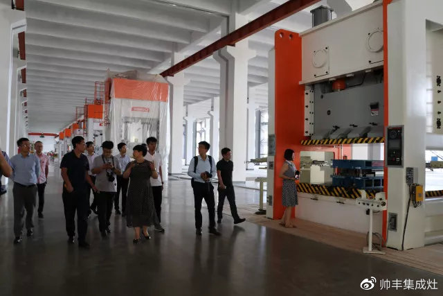 中國(guó)集成灶考察團(tuán)蒞臨帥豐，專業(yè)品質(zhì)贏盛贊