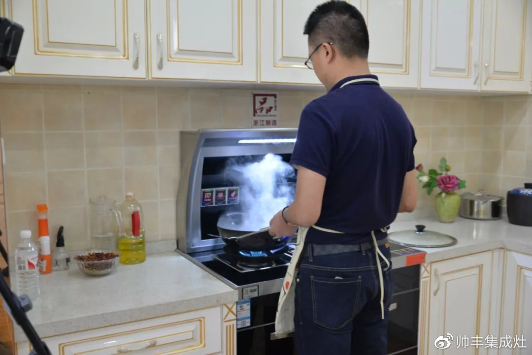 中央電視臺財經(jīng)頻道走進(jìn)帥豐深度調(diào)研