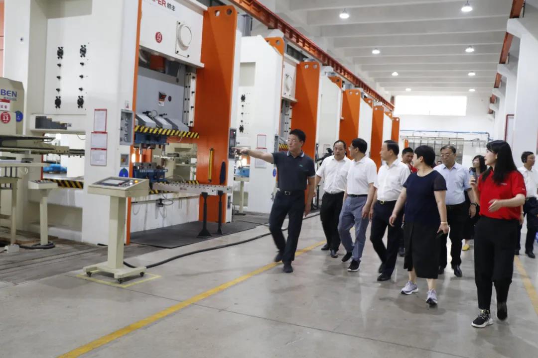 領(lǐng)勢(shì)而上，實(shí)力榮耀|“中國(guó)廚具之都”評(píng)審組專家走進(jìn)帥豐，考察指導(dǎo)相關(guān)工作