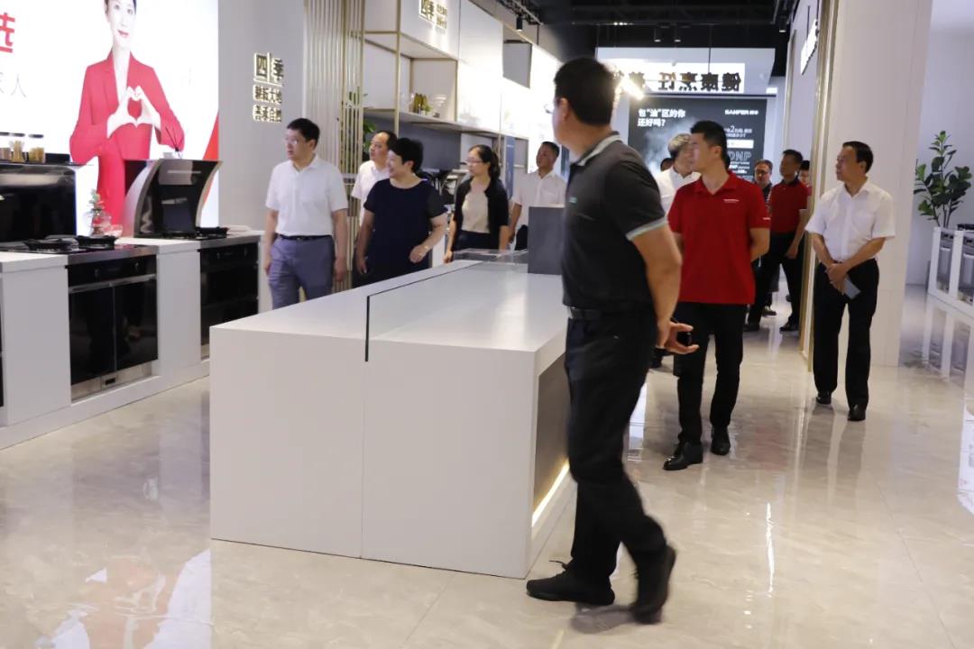 領(lǐng)勢(shì)而上，實(shí)力榮耀|“中國(guó)廚具之都”評(píng)審組專家走進(jìn)帥豐，考察指導(dǎo)相關(guān)工作