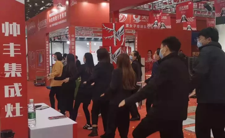帥豐集成灶鄭州華夏家博會(huì)簽單107臺(tái)，蒸烤一體集成灶驚艷全場(chǎng)！