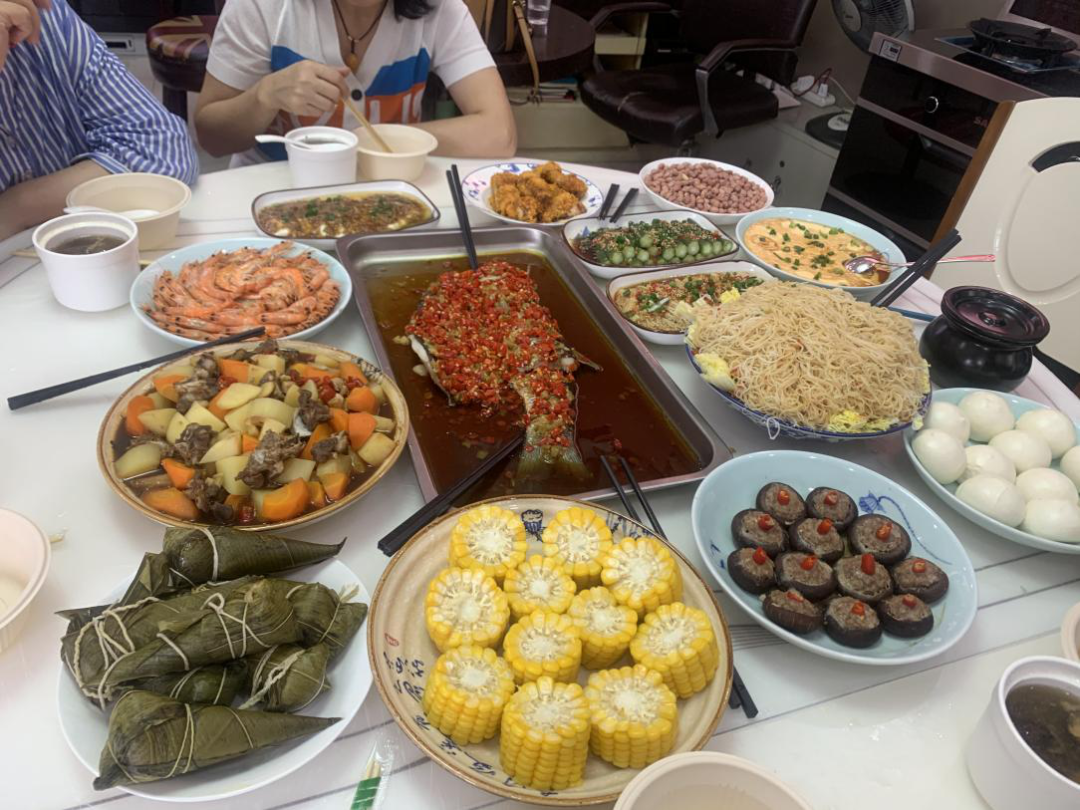 向帥豐電器優(yōu)秀經(jīng)銷商張熙明學習，共同目睹門店風采