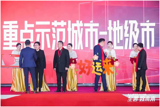 帥豐集成灶大商豐采，了解安徽蚌埠劉總服務(wù)標(biāo)準化背后的故事