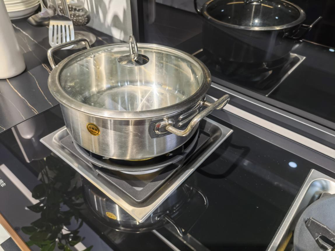 集成灶好還是有油煙機好？集成灶如何挑選？